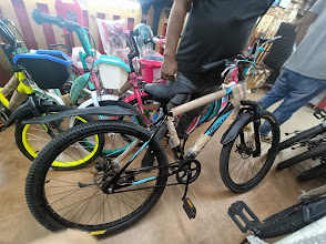 Jhandewalan Cycle Market